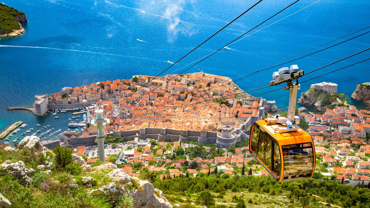 Urcare cu telecabina pe Muntele Srd