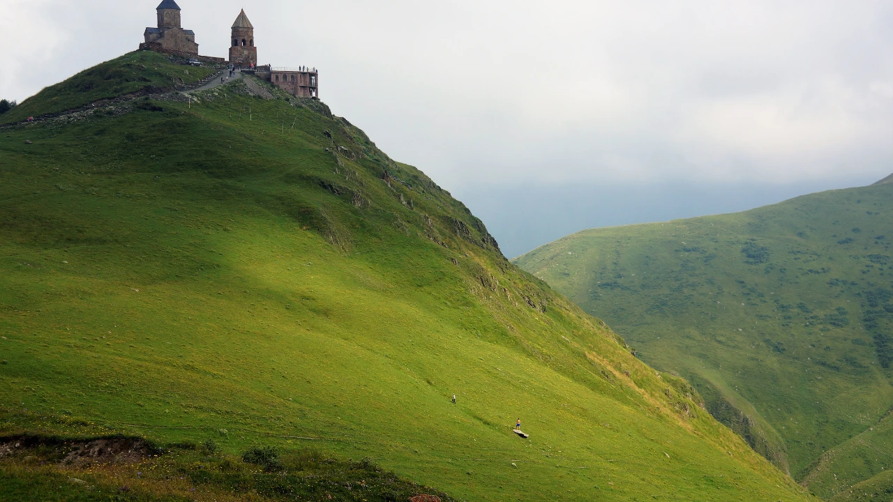 Ziua 4 - Biserica Gergeti Trinity - Muntii Caucaz