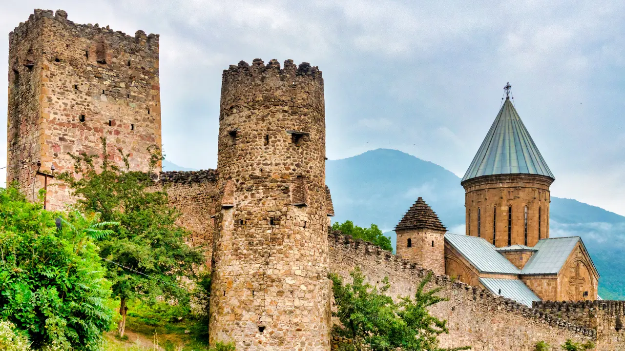 Ziua 3 - Complexul Ananuri - Drumul Matasii - Stepantsminda