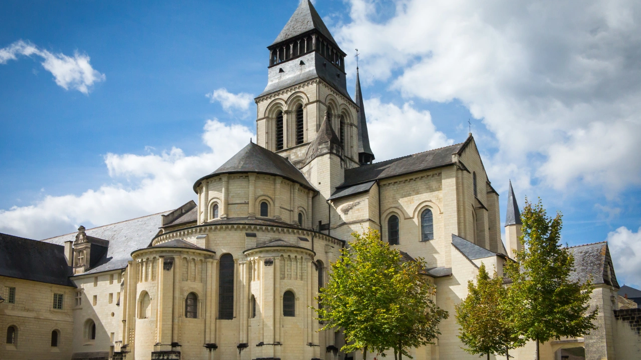 Ziua 3 - Abatia Fontevraud - Castelul Ussé - Tours