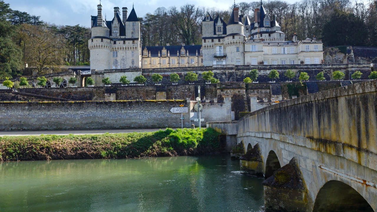 Ziua 3 - Abatia Fontevraud - Castelul Ussé - Tours