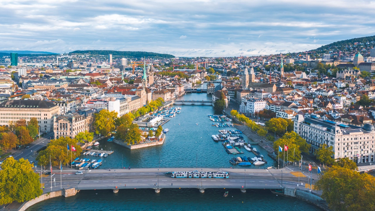 Tur ghidat in centrul vechi din Zurich + croaziera