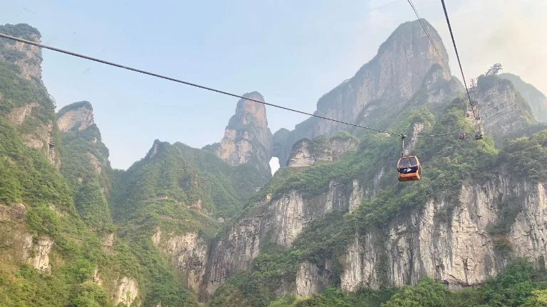Ziua 7 - Zhangjiajie – Muntele Tianmen si Poarta Raiului