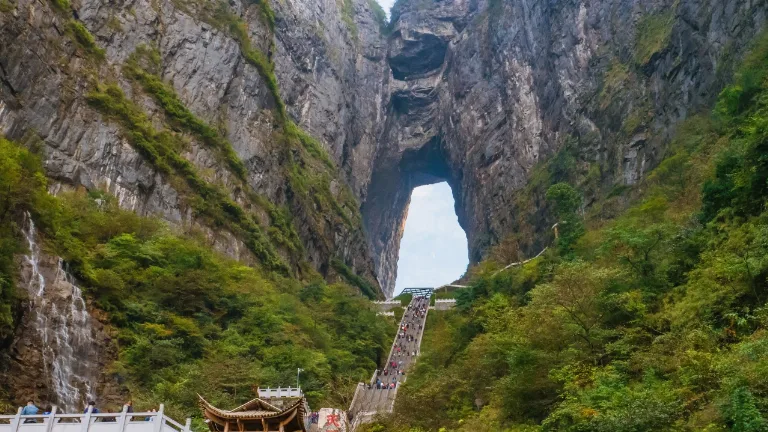 Ziua 7 - Zhangjiajie – Muntele Tianmen si Poarta Raiului