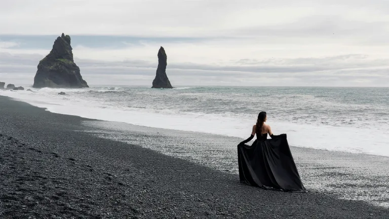 Ziua 3 — Cascadele Islandei: Seljalandsfoss si Skogafoss. Plaja neagra Reynisfjara